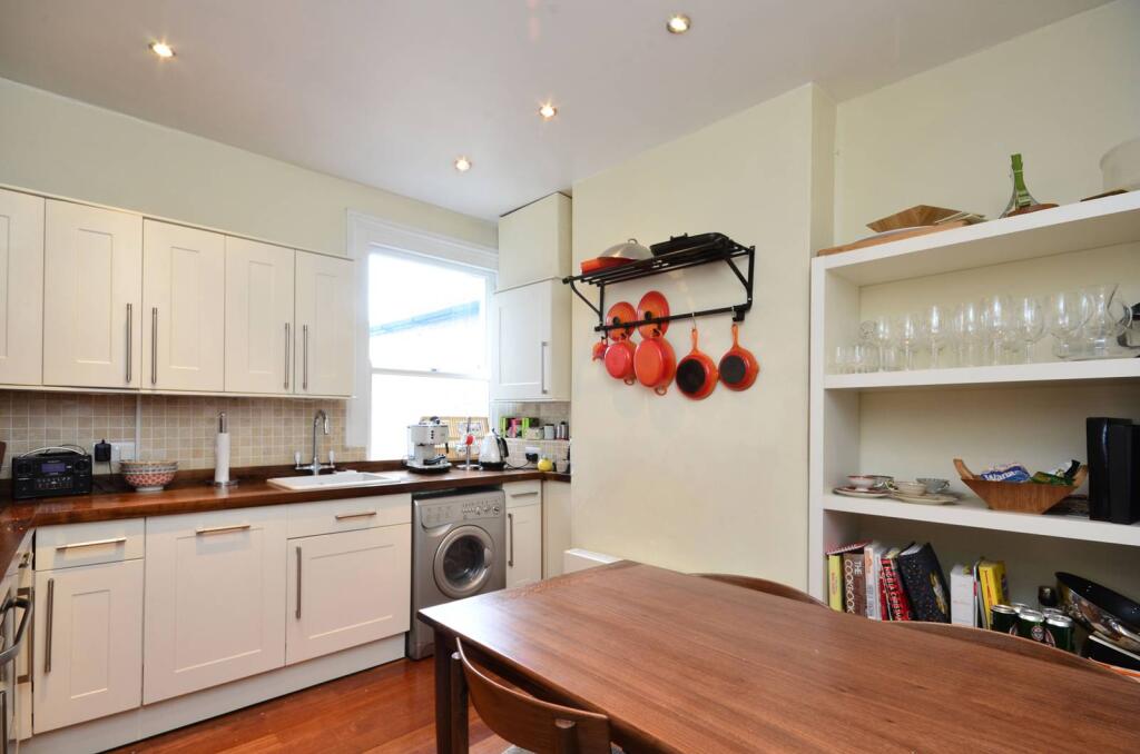 2 bed 1st Floor Flat for rent in London. From Foxtons - Wimbledon