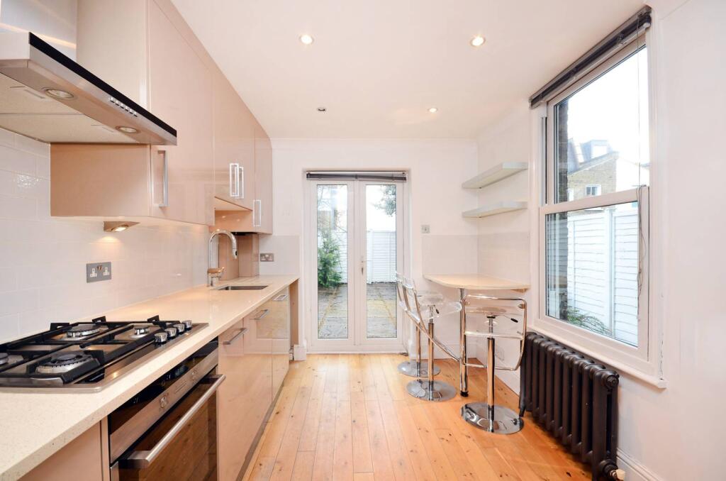 3 bed Detached for rent in London. From Foxtons - Wimbledon