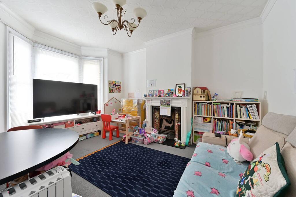 3 bed Detached for rent in London. From Foxtons - Wimbledon