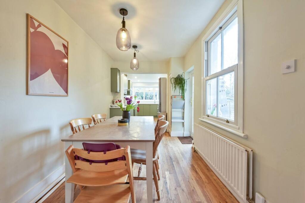 3 bed Mid Terraced House for rent in London. From Foxtons - Wimbledon