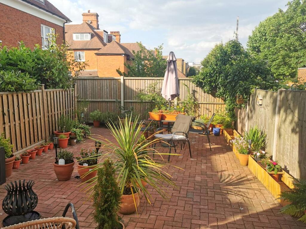 2 bed 1st Floor Flat for rent in London. From Foxtons - Wimbledon