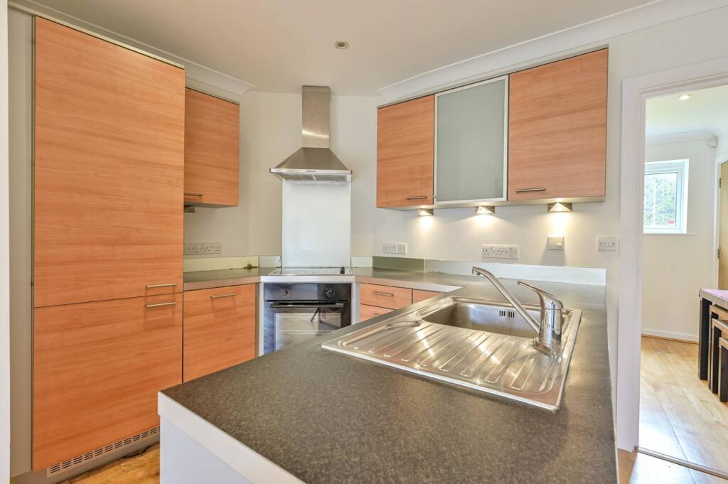 2 bed 1st Floor Flat for rent in London. From Foxtons - Wimbledon