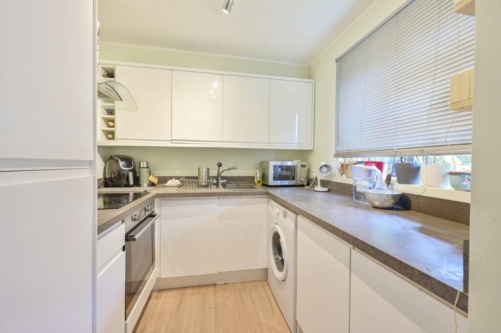 1 bed 1st Floor Flat for rent in London. From Foxtons - Wimbledon