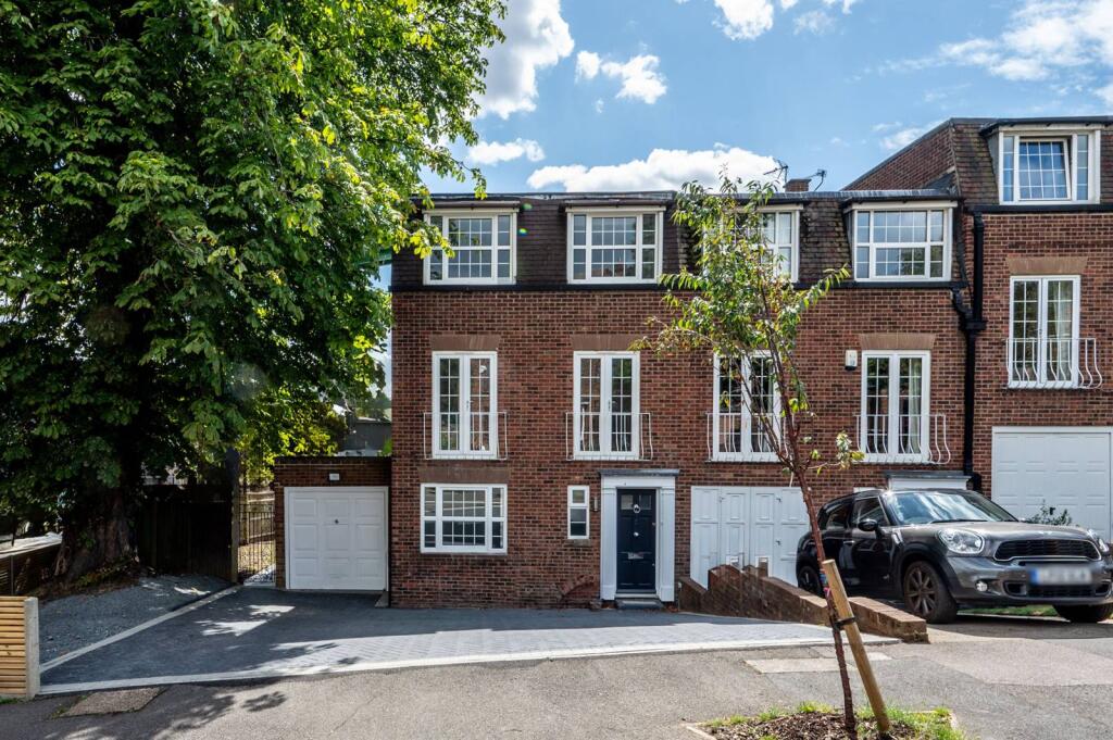 5 bed Mid Terraced House for rent in London. From Foxtons - Wimbledon