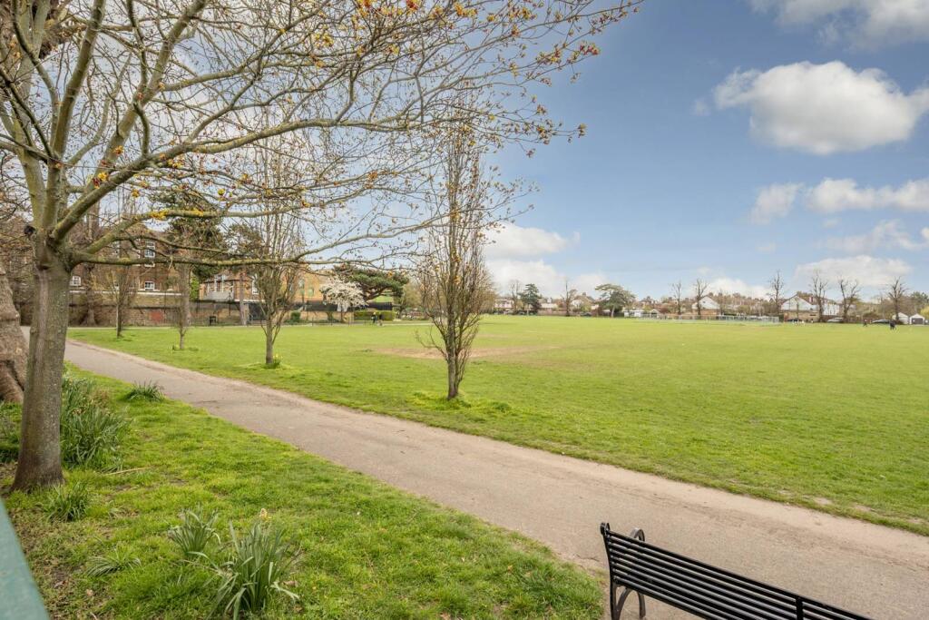 3 bed Mid Terraced House for rent in London. From Foxtons - Wimbledon