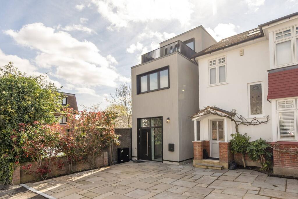 3 bed Detached for rent in London. From Foxtons - Wimbledon