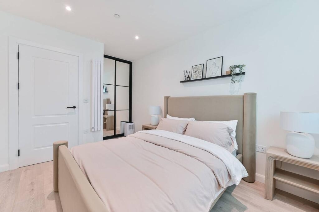 2 bed 1st Floor Flat for rent in . From Foxtons - Wimbledon