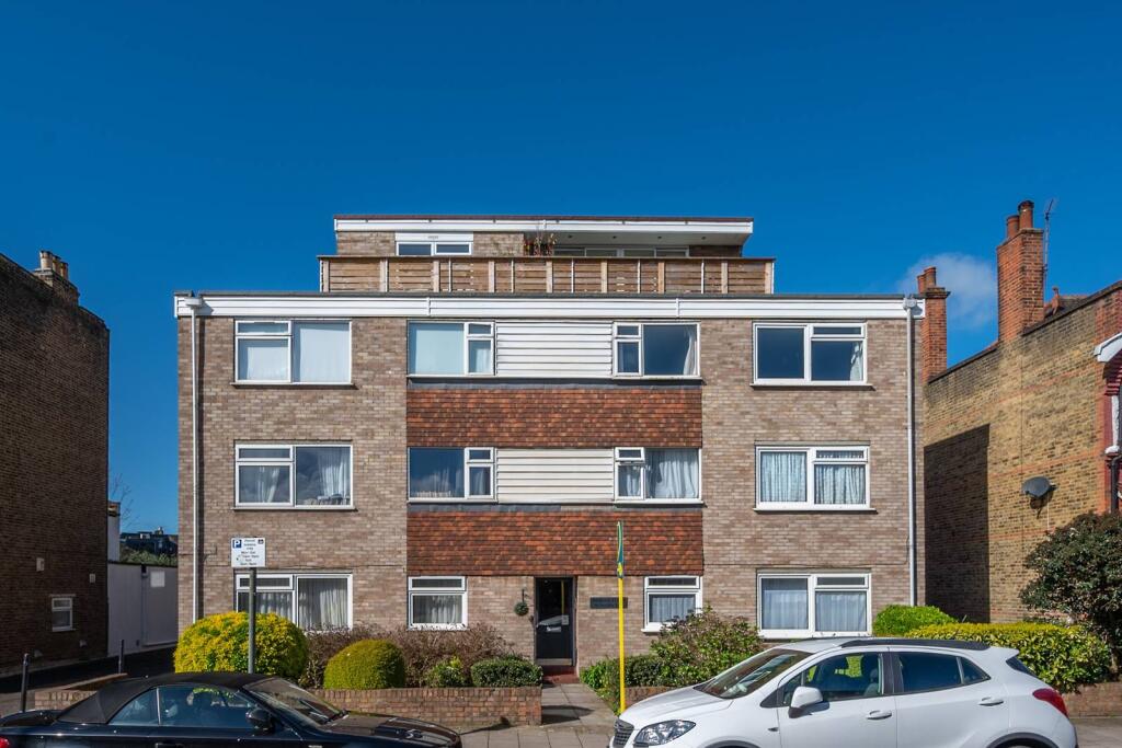 1 bed 1st Floor Flat for rent in London. From Foxtons - Wimbledon