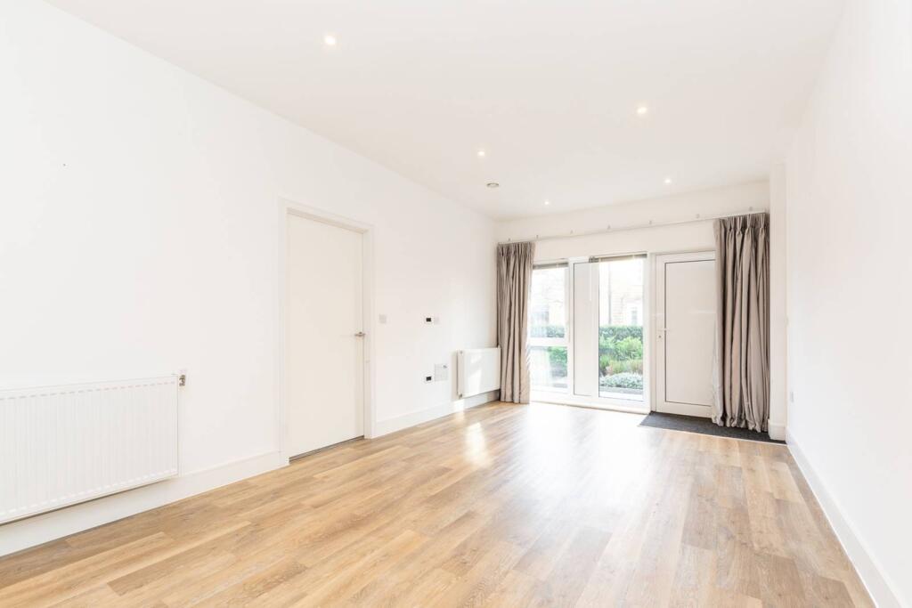 1 bed 1st Floor Flat for rent in Merton. From Foxtons - Wimbledon