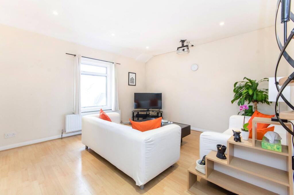 2 bed 1st Floor Flat for rent in Wimbledon. From Foxtons - Wimbledon