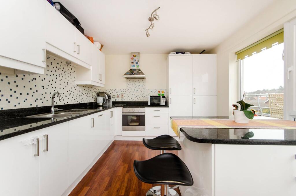 2 bed 1st Floor Flat for rent in London. From Foxtons - Wimbledon