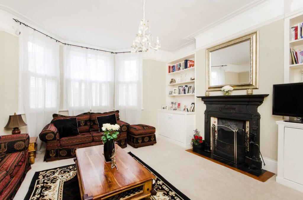 3 bed Annexe for rent in London. From Foxtons - Wimbledon