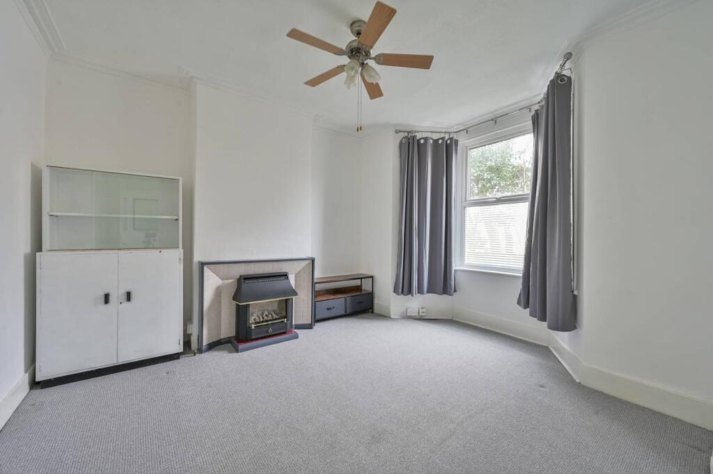 3 bed Mid Terraced House for rent in Wimbledon. From Foxtons - Wimbledon