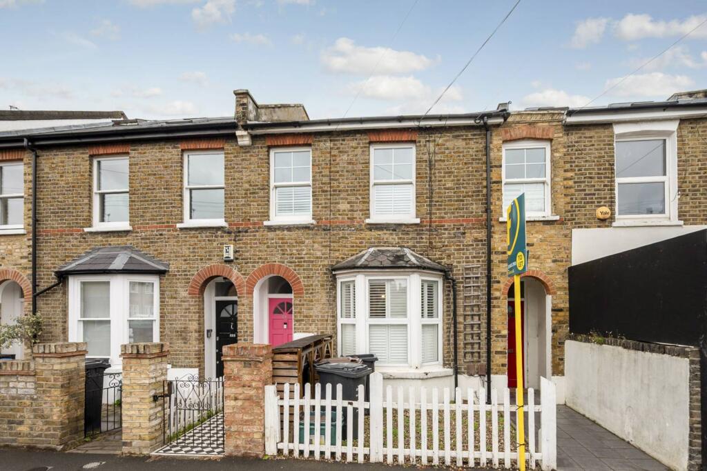1 bed 1st Floor Flat for rent in London. From Foxtons - Wimbledon
