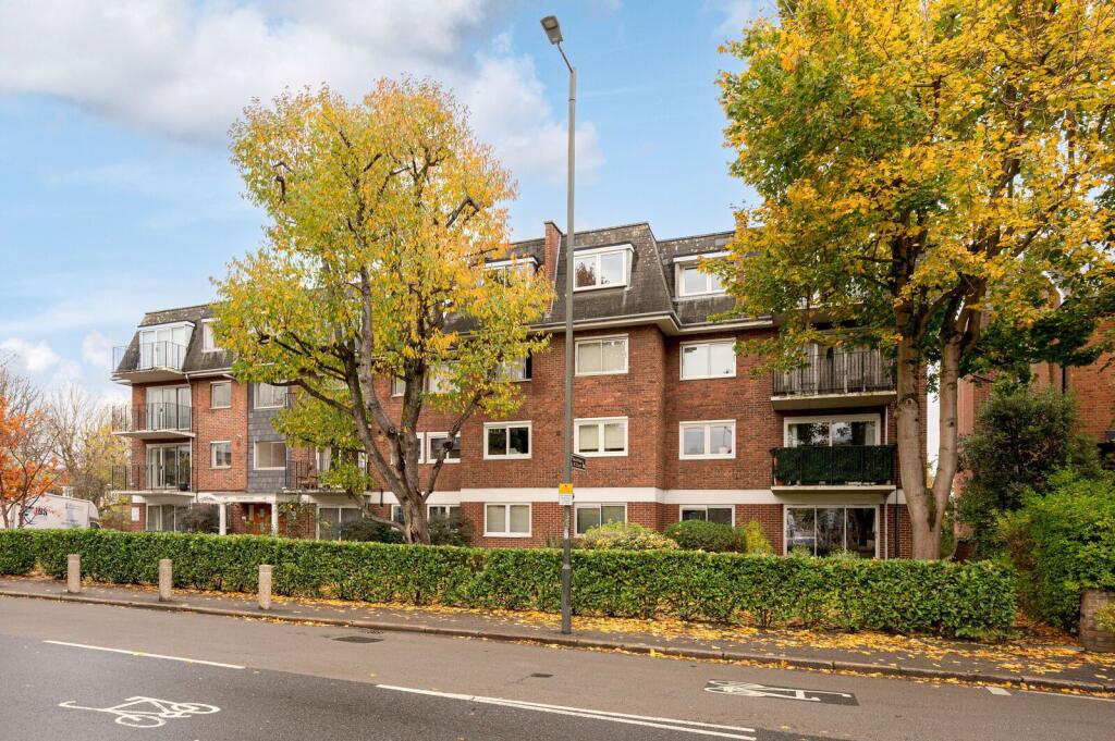 4 bed Annexe for rent in London. From Foxtons - Wimbledon