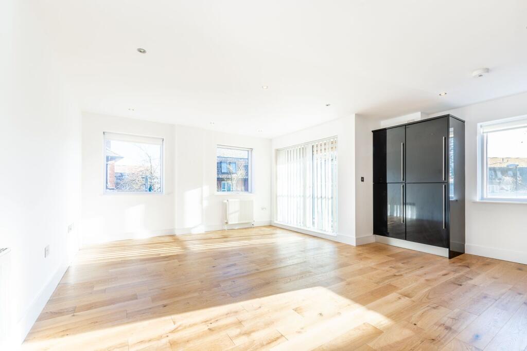 2 bed 1st Floor Flat for rent in Merton. From Foxtons - Wimbledon