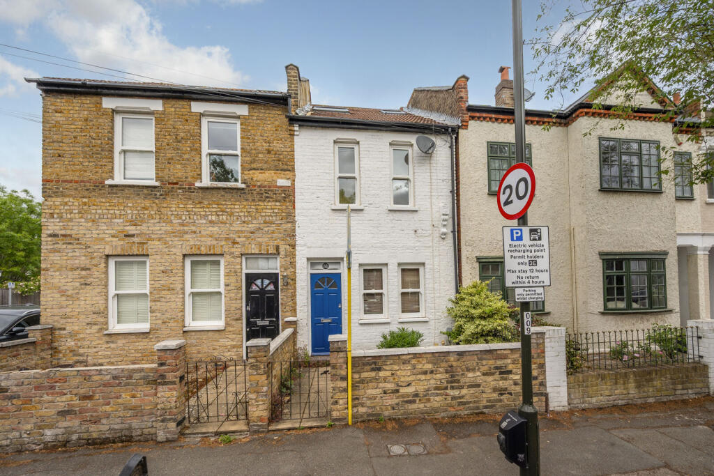 4 bed Mid Terraced House for rent in Wimbledon. From Foxtons - Wimbledon