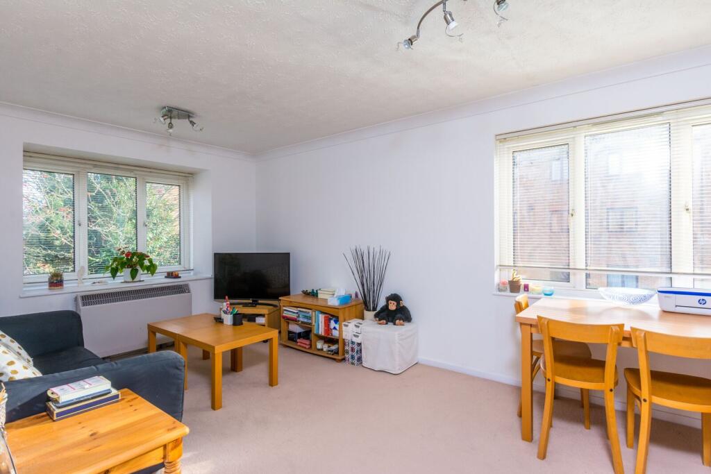 2 bed 1st Floor Flat for rent in Merton. From Foxtons - Wimbledon