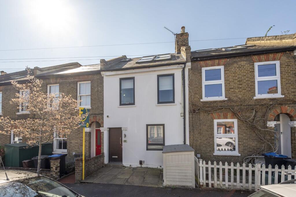 4 bed Mid Terraced House for rent in Wimbledon. From Foxtons - Wimbledon