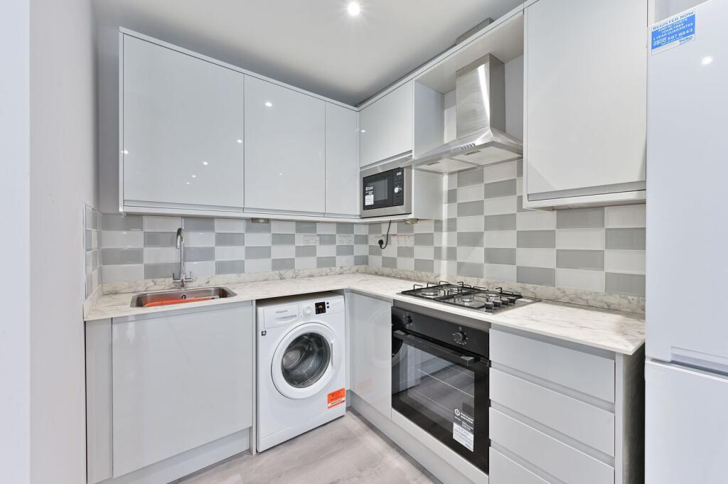 2 bed 1st Floor Flat for rent in London. From Foxtons - Wimbledon