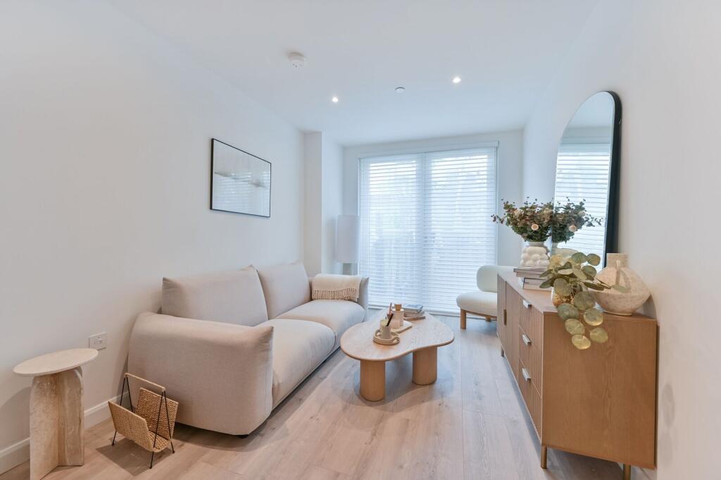 1 bed 1st Floor Flat for rent in . From Foxtons - Wimbledon