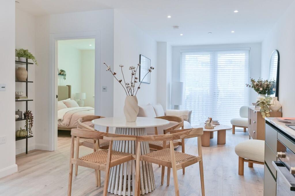 2 bed 1st Floor Flat for rent in . From Foxtons - Wimbledon