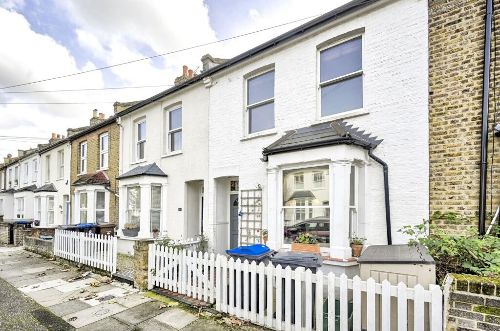 4 bed Mid Terraced House for rent in London. From Foxtons - Wimbledon