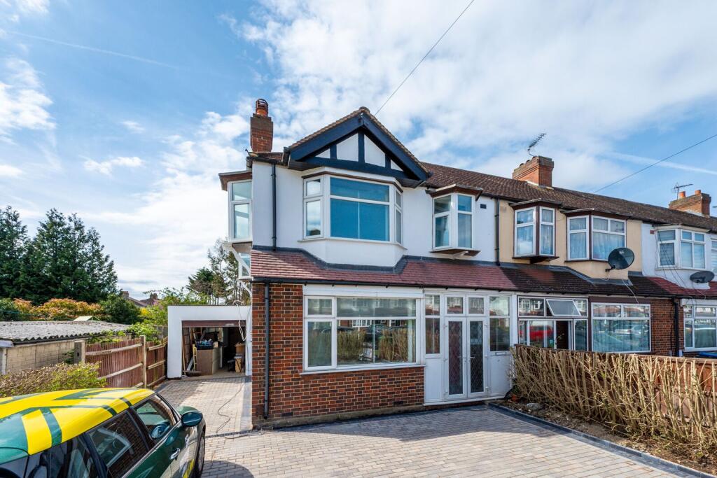 3 bed Semi Detached for rent in Wimbledon. From Foxtons - Wimbledon