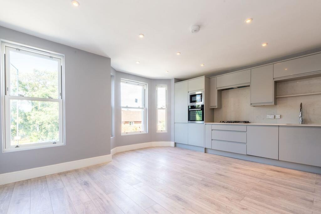 4 bed 1st Floor Flat for rent in London. From Foxtons - Wimbledon 4 bed 1st Floor Flat for rent in London. From Foxtons - Wimbledon