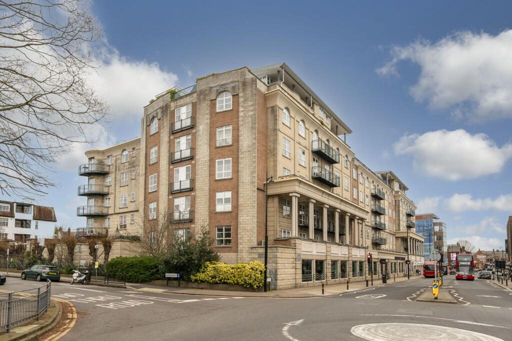 2 bed 1st Floor Flat for rent in London. From Foxtons - Wimbledon