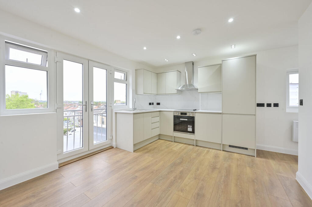 1 bed 1st Floor Flat for rent in Mitcham. From Foxtons - Wimbledon 1 bed 1st Floor Flat for rent in Mitcham. From Foxtons - Wimbledon