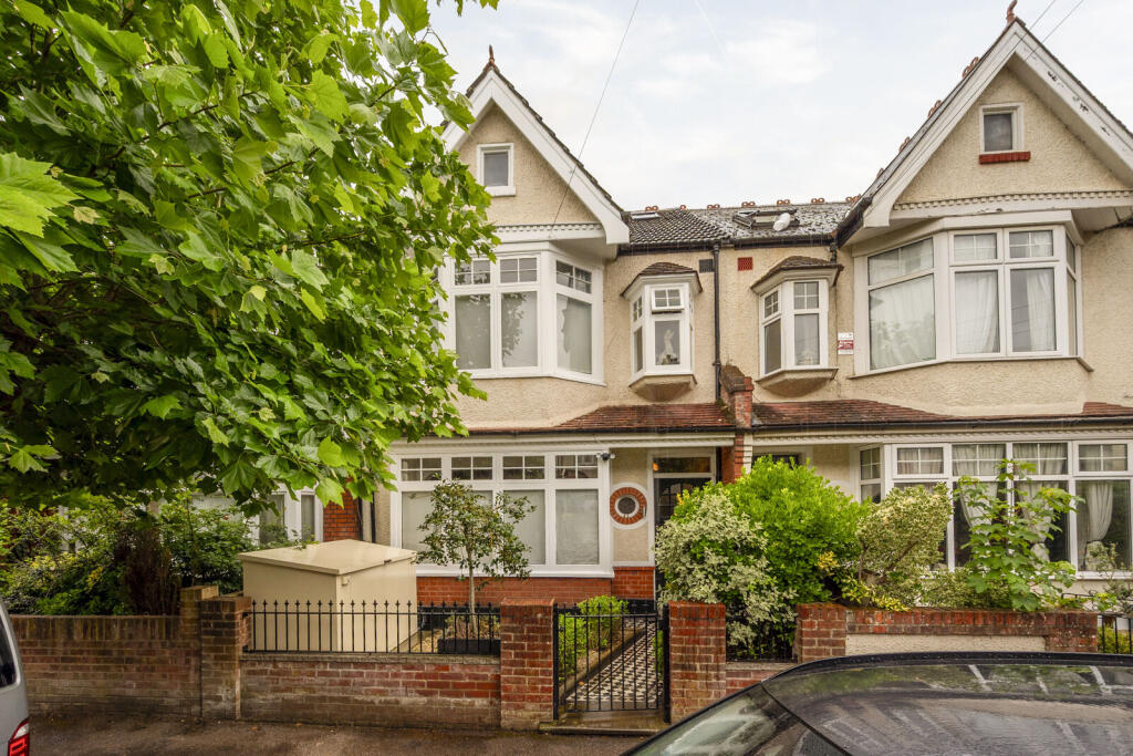 4 bed Mid Terraced House for rent in London. From Foxtons - Wimbledon