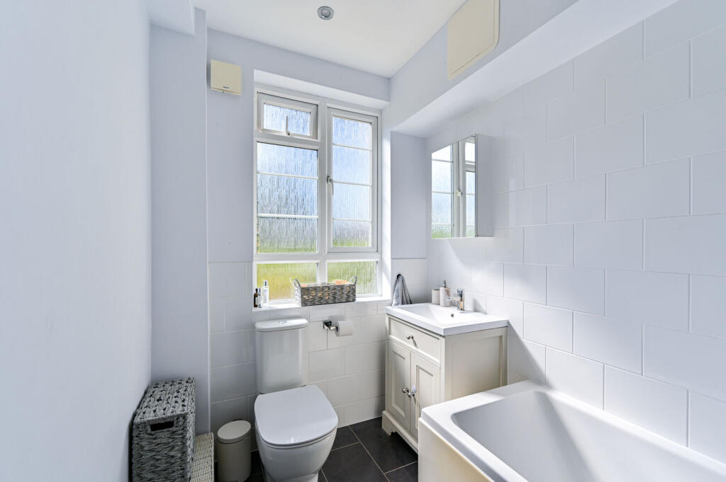 2 bed 1st Floor Flat for rent in Wimbledon. From Foxtons - Wimbledon