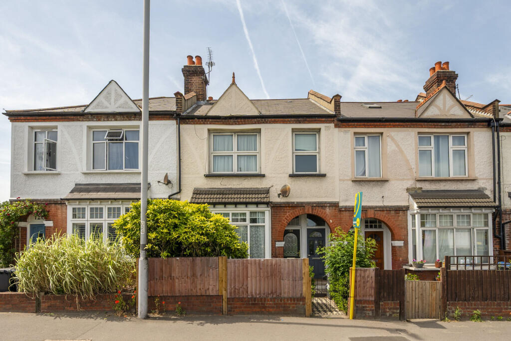 3 bed Annexe for rent in Merton. From Foxtons - Wimbledon