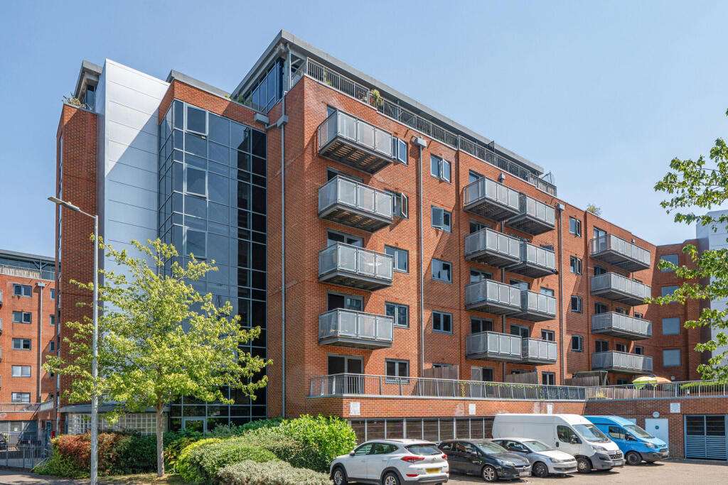 1 bed 1st Floor Flat for rent in Merton. From Foxtons - Wimbledon 1 bed 1st Floor Flat for rent in Merton. From Foxtons - Wimbledon