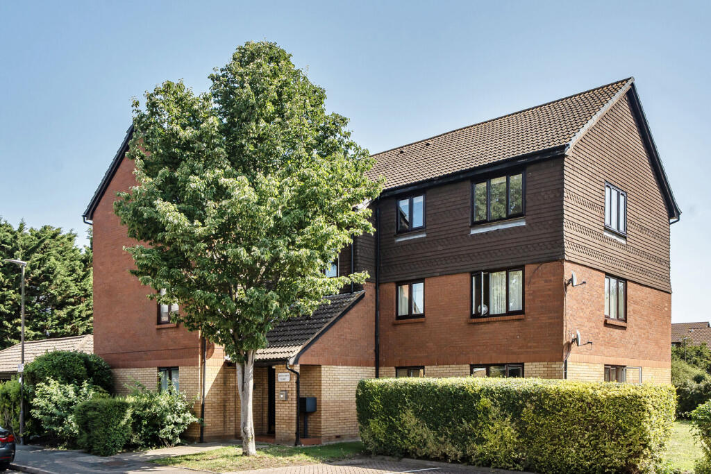 2 bed 1st Floor Flat for rent in Merton. From Foxtons - Wimbledon