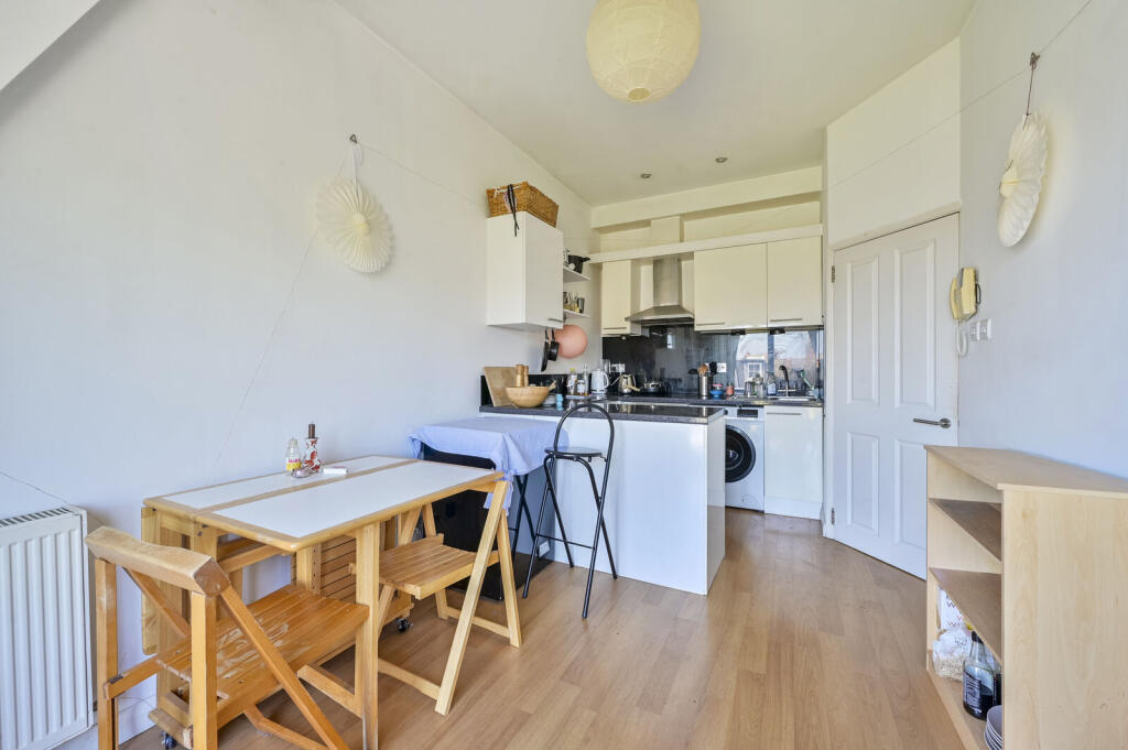 2 bed 1st Floor Flat for rent in Wimbledon. From Foxtons - Wimbledon