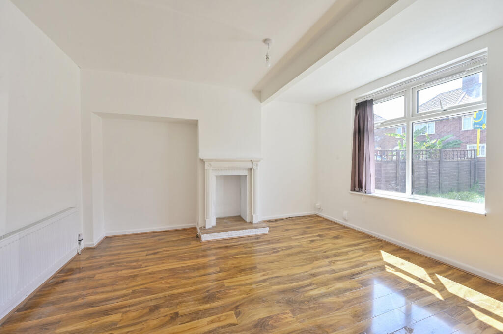 3 bed End of Terrace for rent in Mitcham. From Foxtons - Wimbledon 3 bed End of Terrace for rent in Mitcham. From Foxtons - Wimbledon