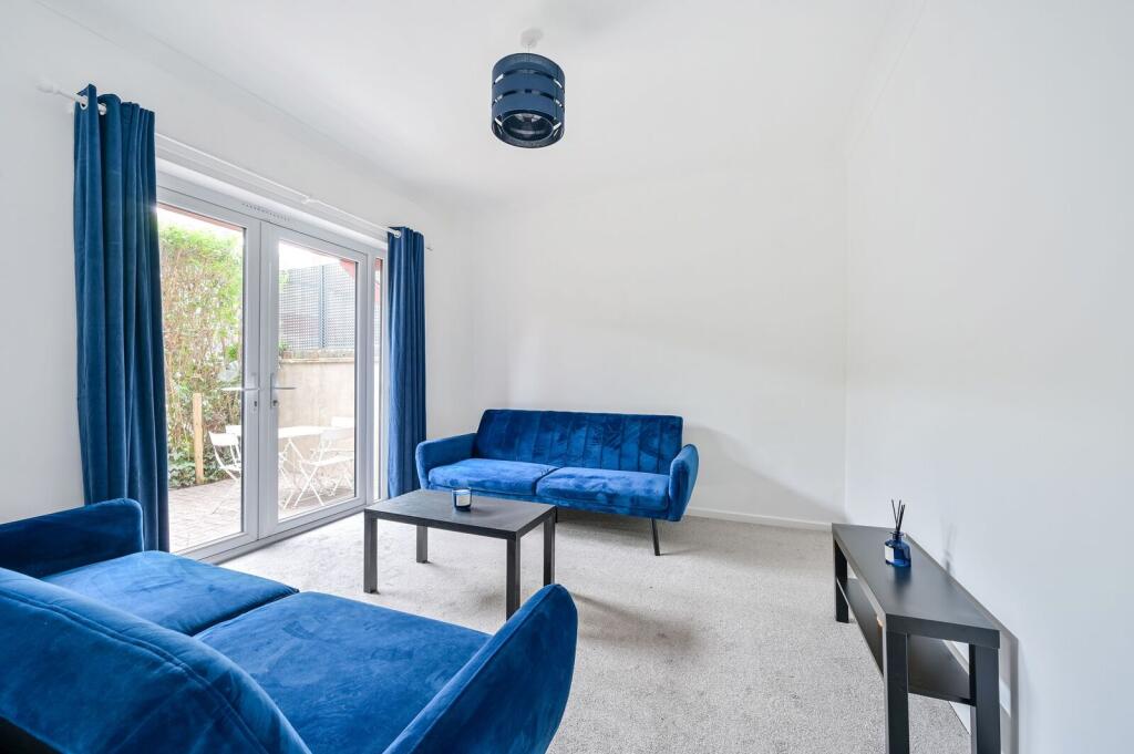 3 bed 1st Floor Flat for rent in Wimbledon. From Foxtons - Wimbledon