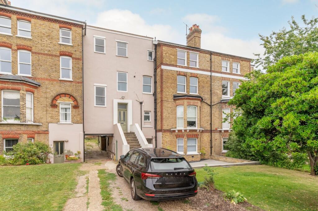 3 bed 1st Floor Flat for rent in Wimbledon. From Foxtons - Wimbledon