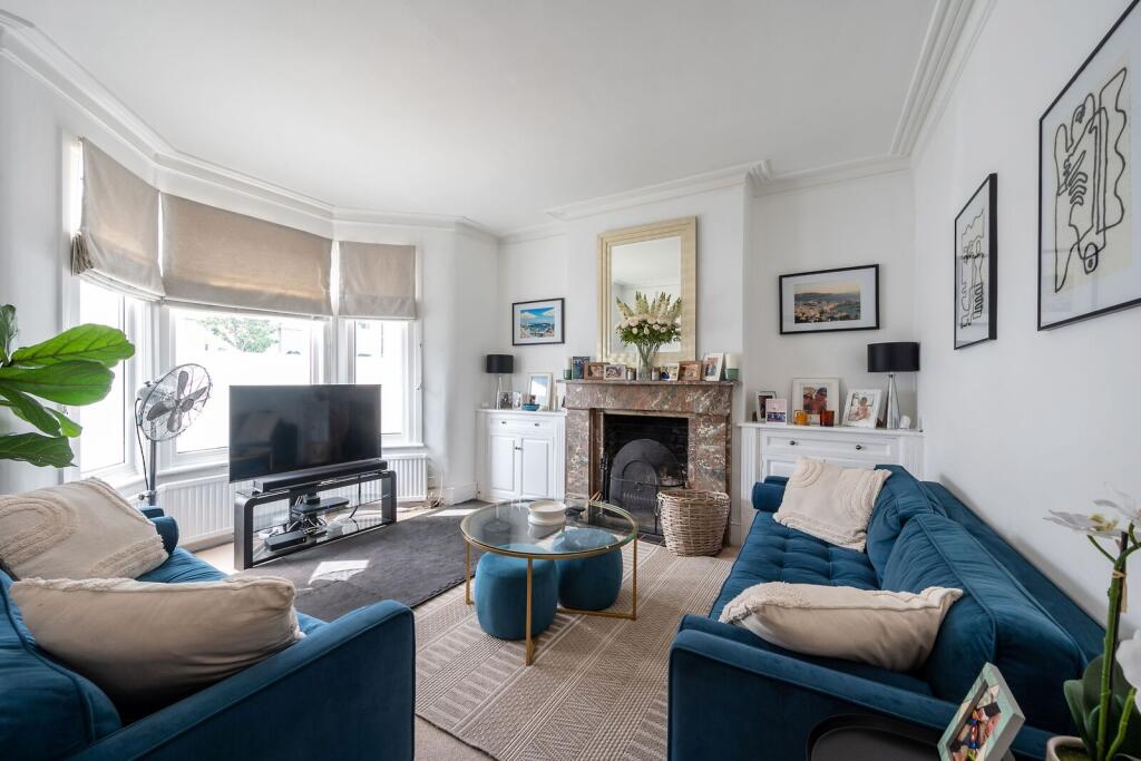 3 bed Mid Terraced House for rent in London. From Foxtons - Wimbledon 3 bed Mid Terraced House for rent in London. From Foxtons - Wimbledon