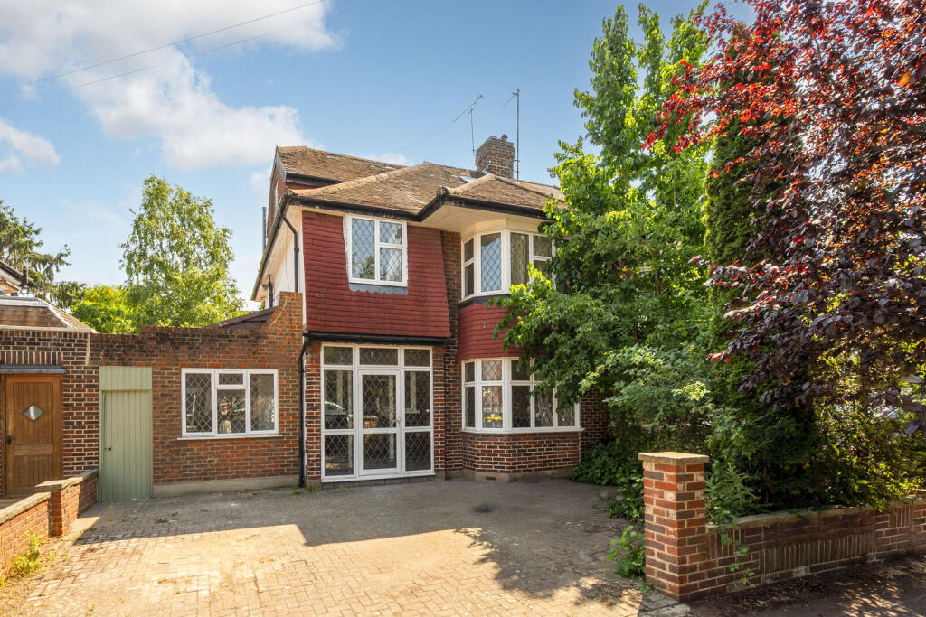 4 bed Semi Detached for rent in New Malden. From Foxtons - Wimbledon 4 bed Semi Detached for rent in New Malden. From Foxtons - Wimbledon