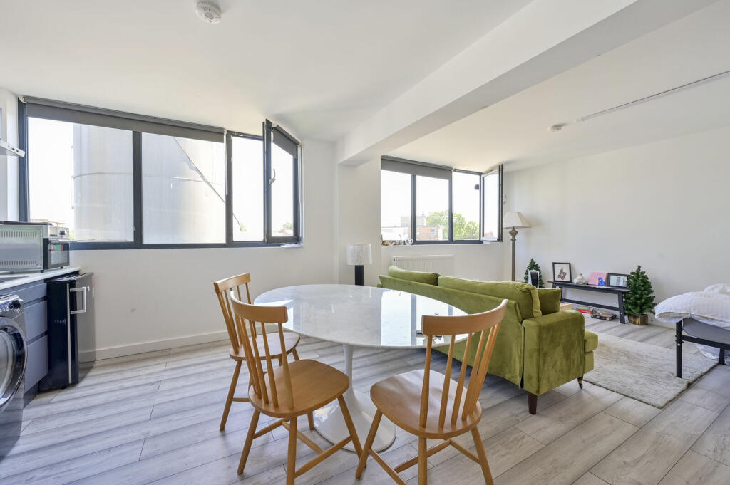 4 bed Studio for rent in Wimbledon. From Foxtons - Wimbledon