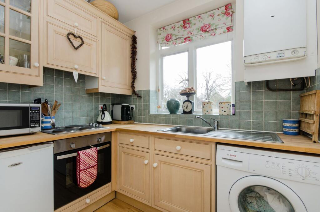 1 bed 1st Floor Flat for rent in London. From Foxtons - Wimbledon
