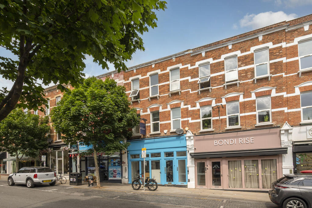 3 bed 1st Floor Flat for rent in Wimbledon. From Foxtons - Wimbledon