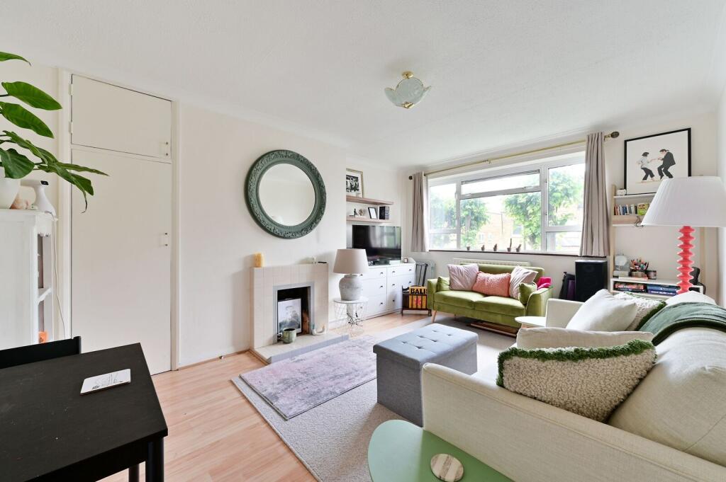 2 bed 1st Floor Flat for rent in London. From Foxtons - Wimbledon