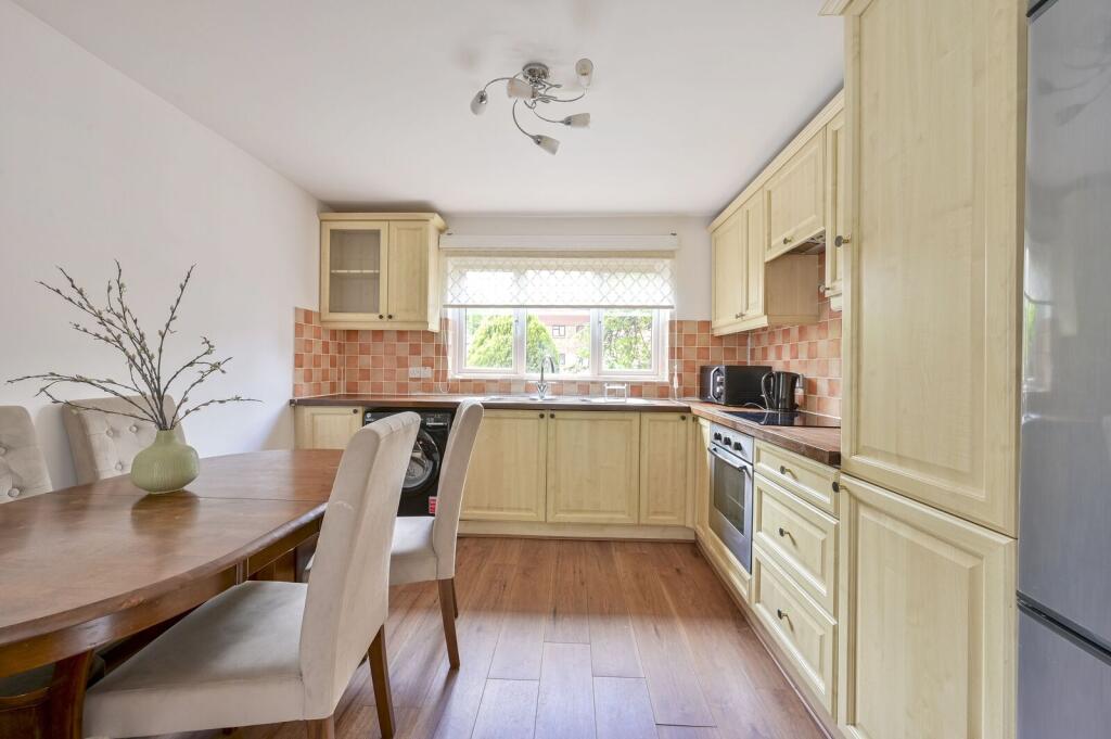 2 bed 1st Floor Flat for rent in Merton. From Foxtons - Wimbledon