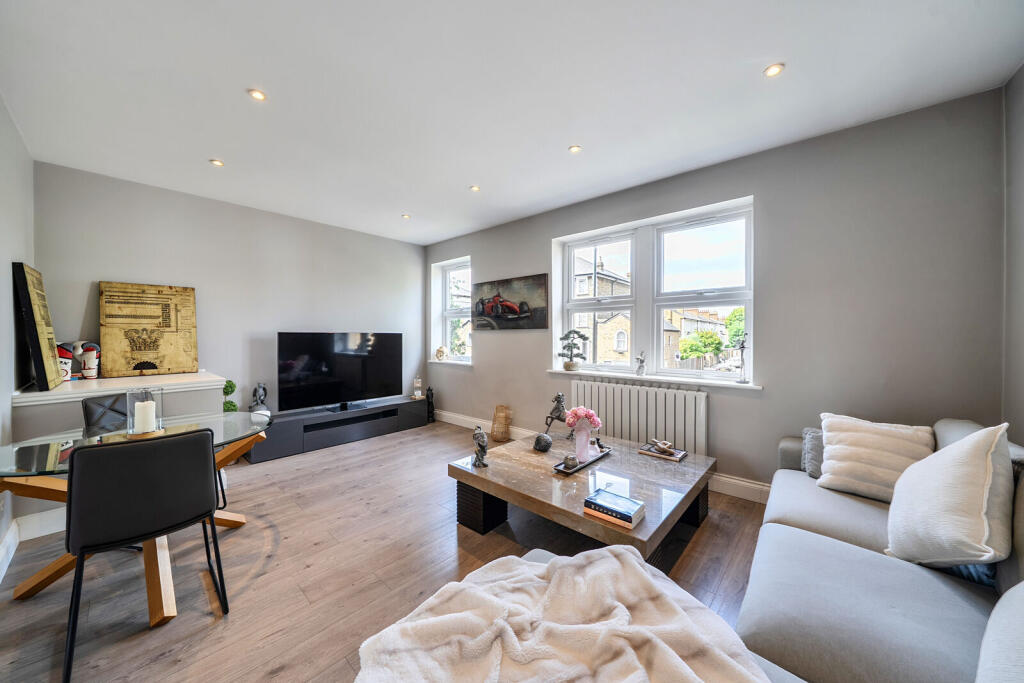 1 bed 1st Floor Flat for rent in London. From Foxtons - Wimbledon