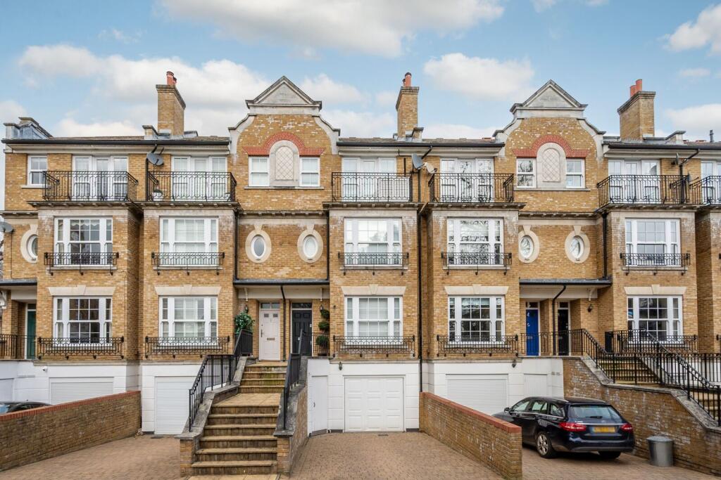 3 bed Mid Terraced House for rent in Wimbledon. From Foxtons - Wimbledon