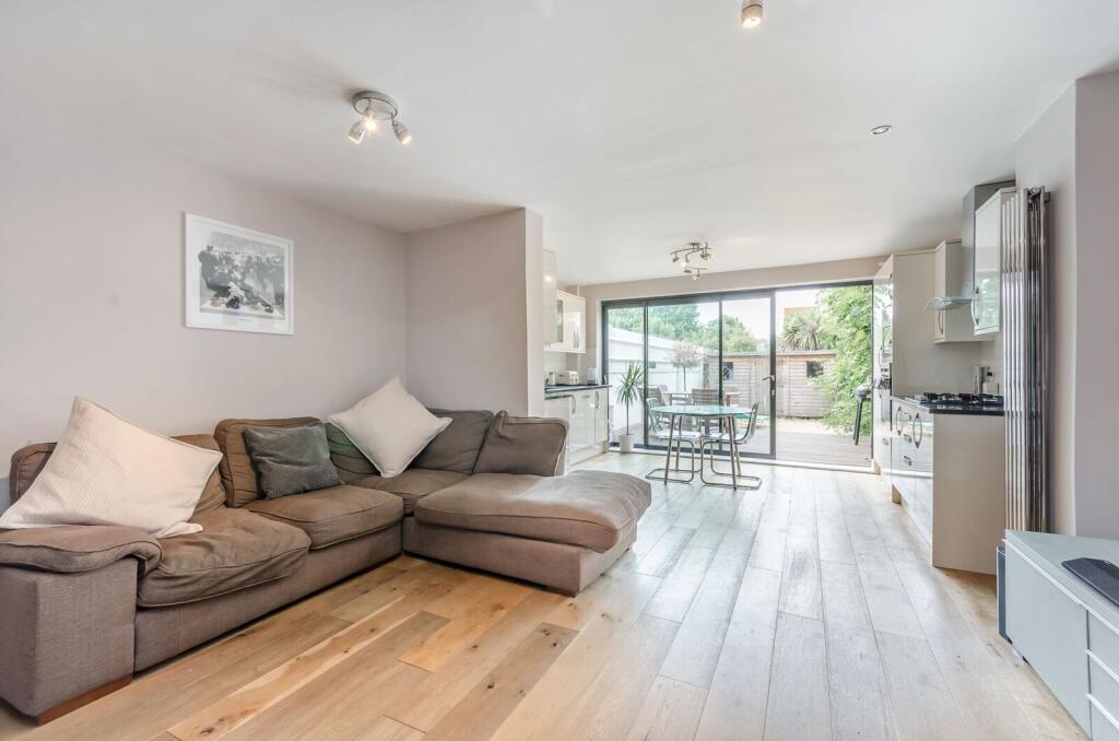 2 bed Detached for rent in Wimbledon. From Foxtons - Wimbledon